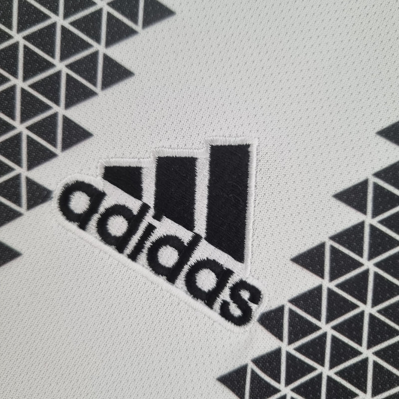 Camisa Juventus Home 2022/23 - Adidas Torcedor Masculina - Branca/Preta